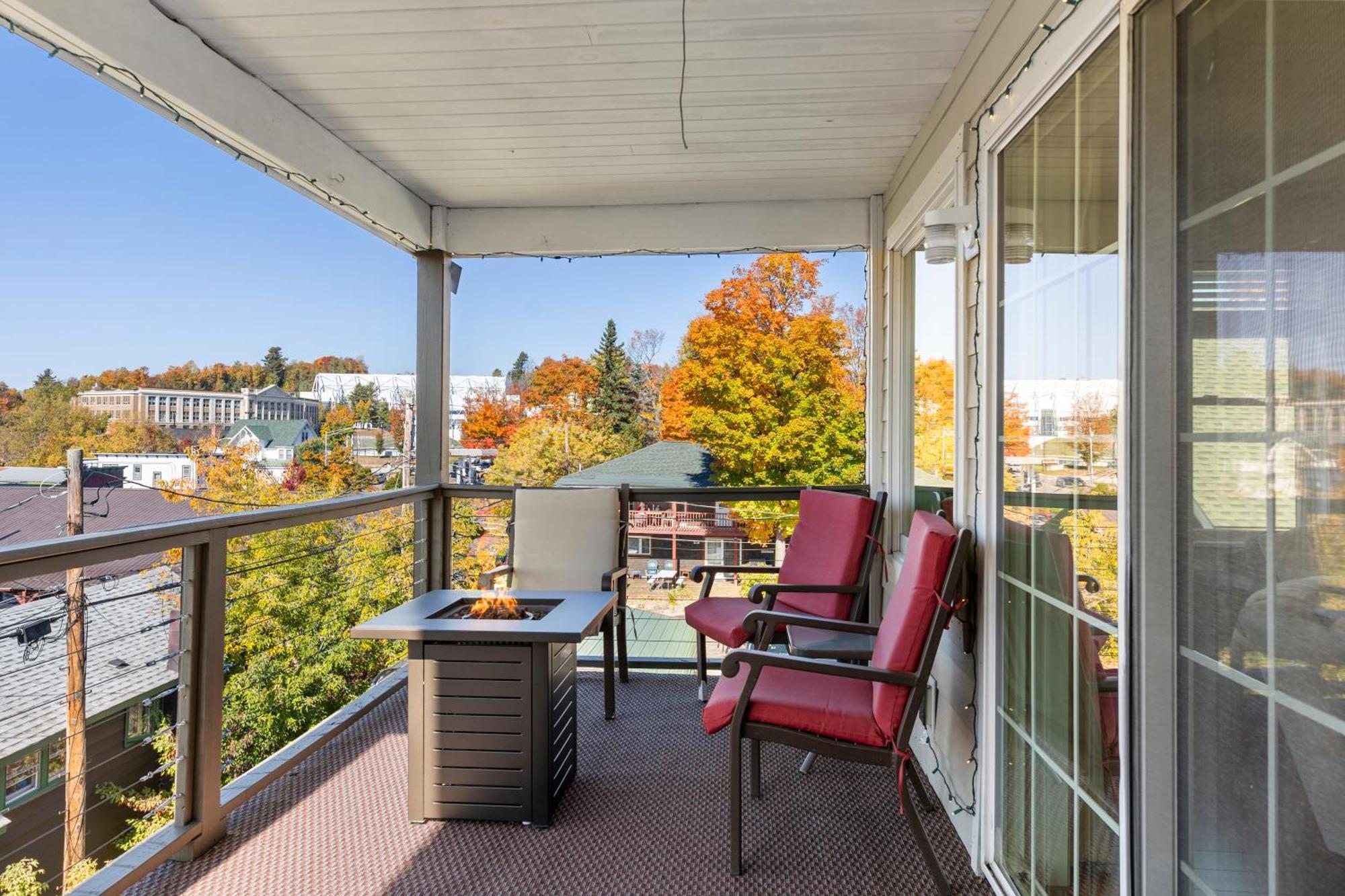 Central Lake Placid Mountain Views Extérieur photo