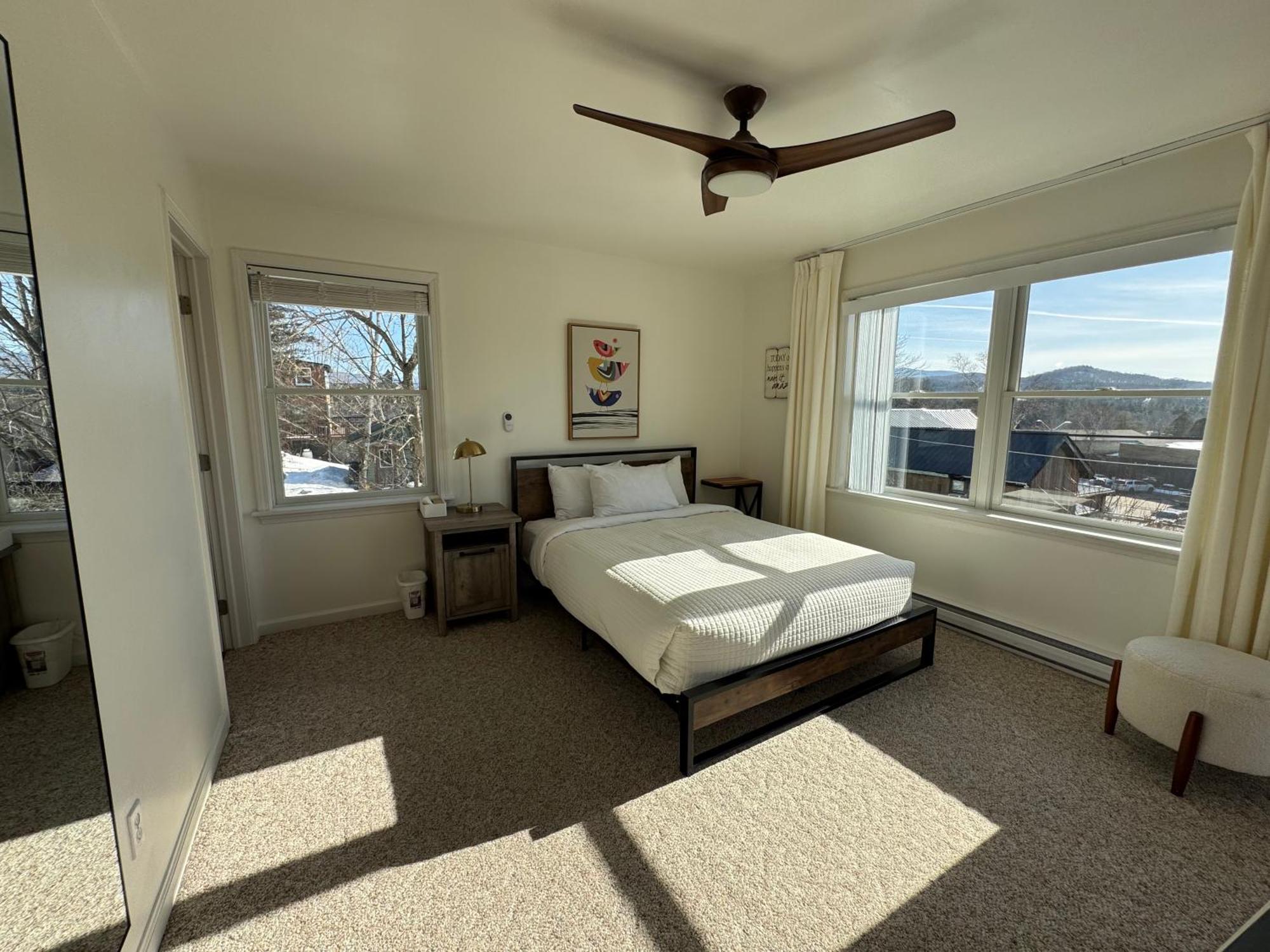 Central Lake Placid Mountain Views Extérieur photo